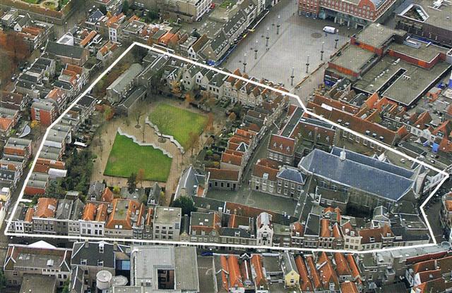 Dordrecht, luchtfoto met Het Hof en kerk