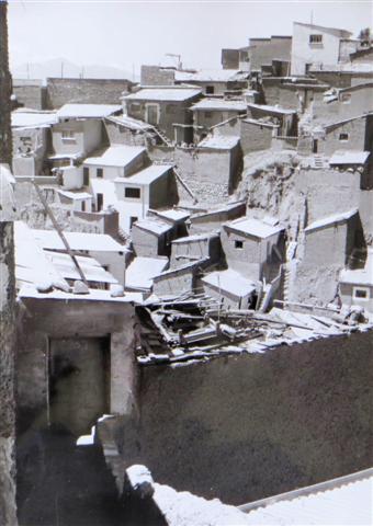 De hoge wankele bouw in de armenwijken van La Paz