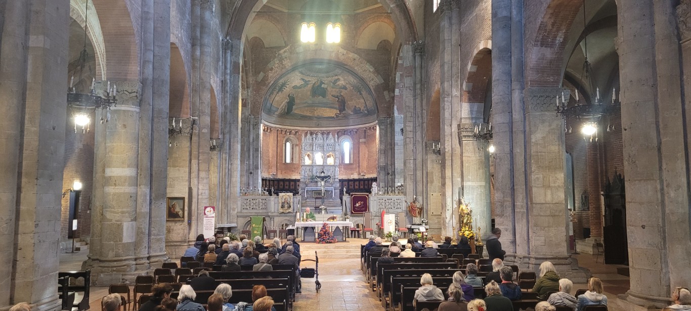 Basilica San Pietro in Ciel d'Oro in Pavia met de sarcofaag waarin de beenderen van St. Augustinus. 