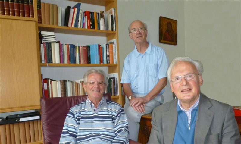 v.l.n.r. de augustijnen Louis Mulder, Martien van den Nieuwenhuizen, Dolf van der Linden